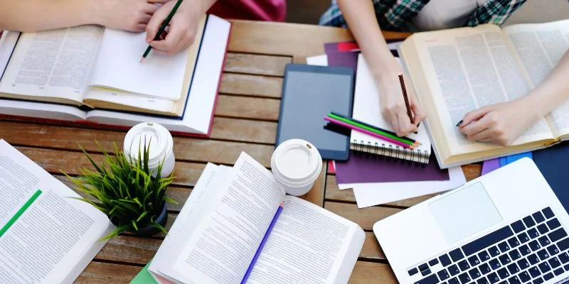 Hocthenao là nơi học sinh và giáo viên cùng nhau trao đổi kiến thức